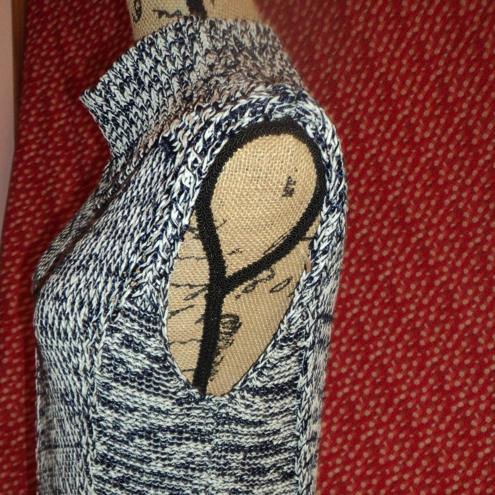 Sweater - Picture 3 of 5